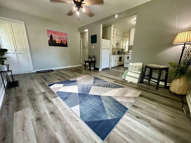 Building Photo - 2 bed, 1 bath home for rent in Waterloo