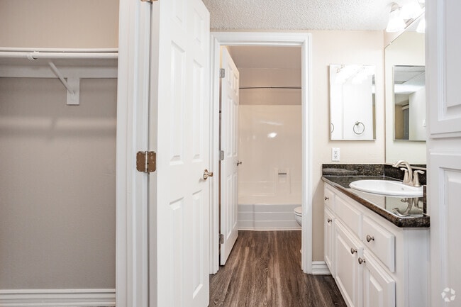 Studio, 1BA - 500SF - Bathroom