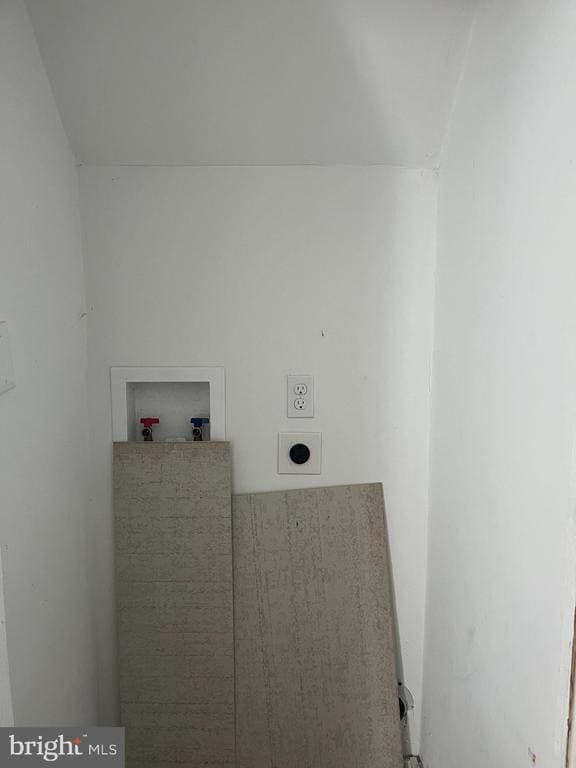 Photo - 113 W John St