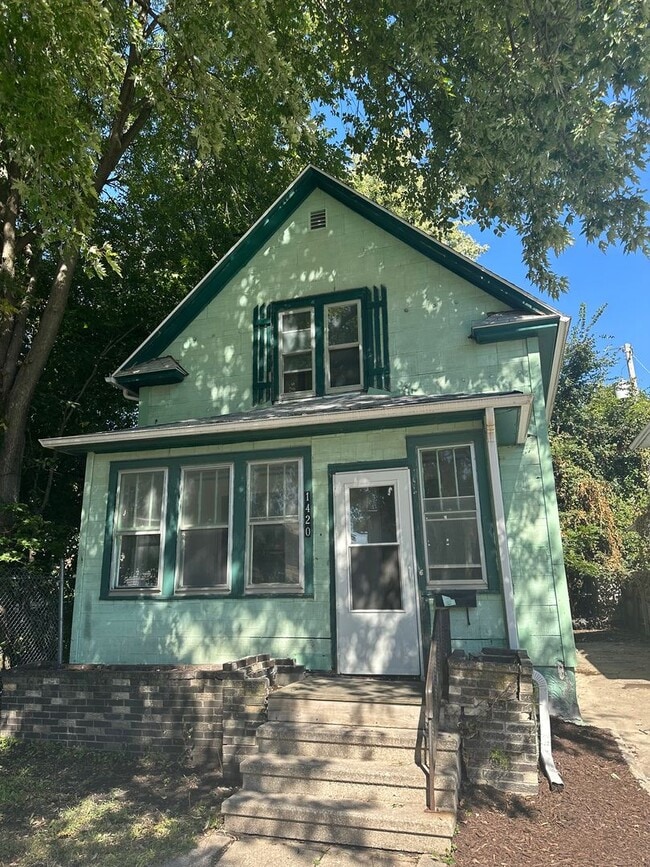 Photo - Large 2 bedroom house $750