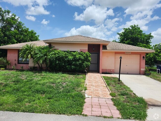 Building Photo - Single Family 3 bedroom 2 bath Must See Rental