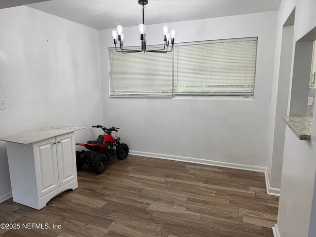 Photo - 1015 Busac Ave