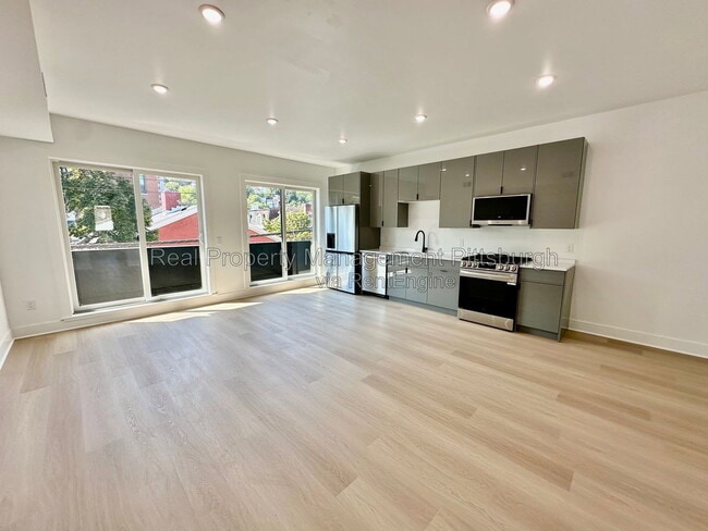 1403 Sarah St Unit 2