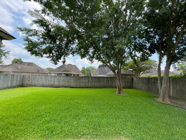 10362 Hillmont Ave