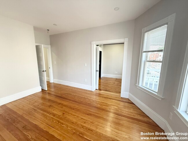 Photo - 71 Saxton St