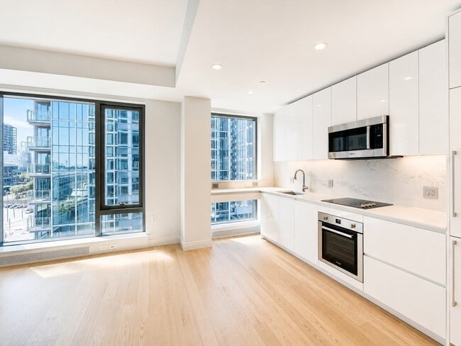 Building Photo - 133 Seaport Blvd Unit 921