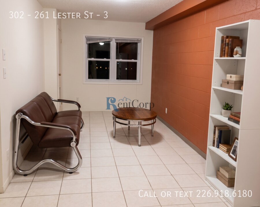 Photo - 261-261 Lester St