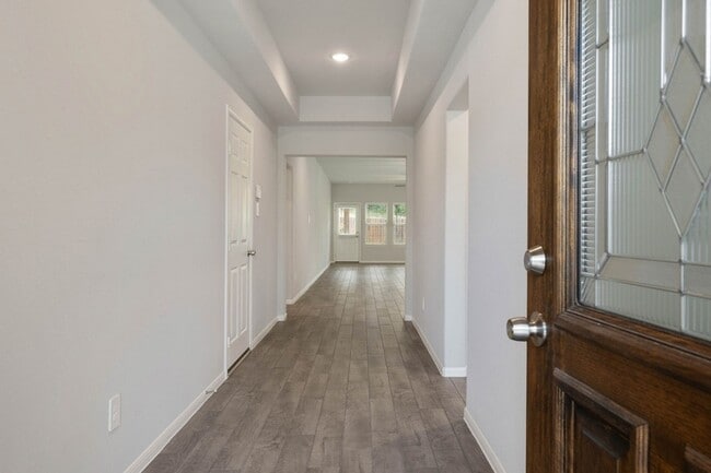 Photo - 914 Golden Willow Ln