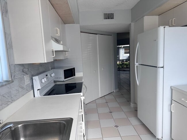 Photo - 2/2 Apartment for Rent at Center Gate comm...