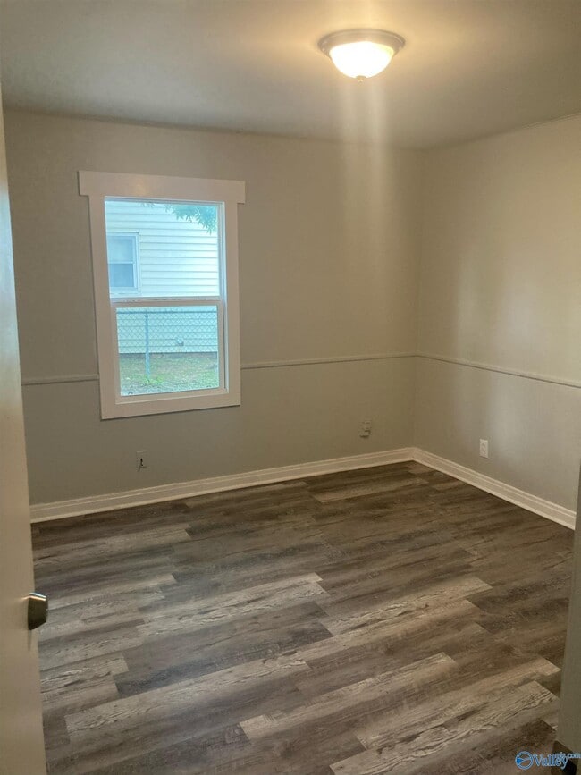 Photo - 1020 Fairway Dr NW