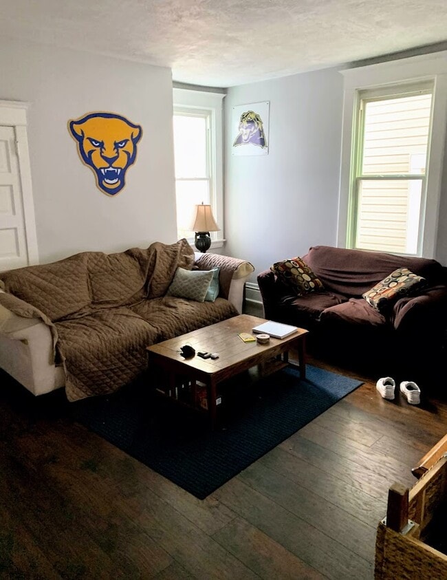 Photo - 258 Robinson St