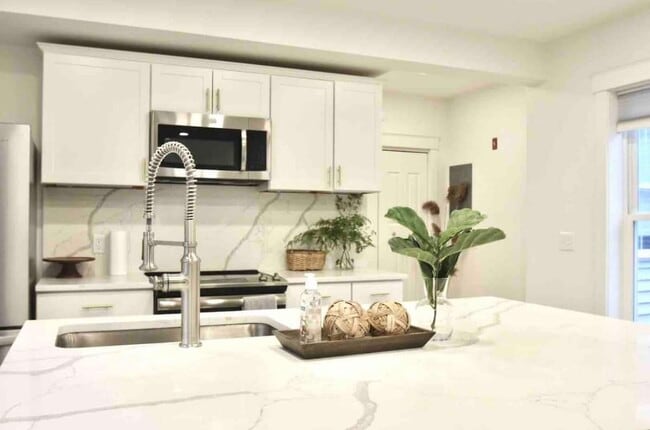 11 Noble St Unit 1