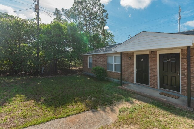 Photo - $950 - Updated 2 Bed/1 Bath Duplex With Stainless Steel Appliances!