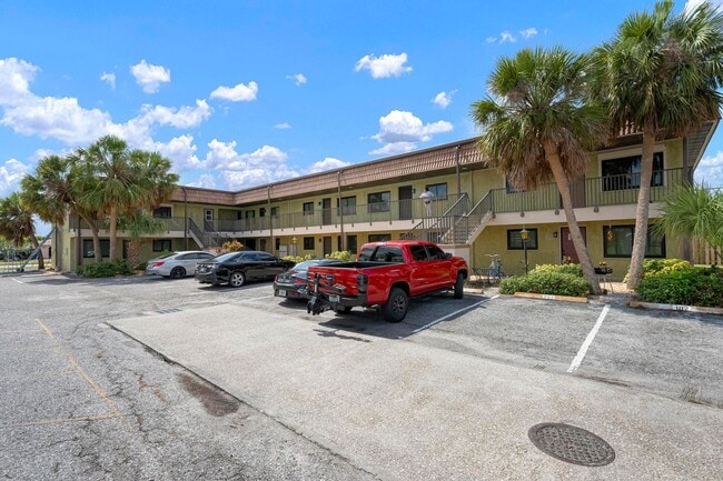 Photo - GORGEOUS FULLY RENOVATED 1st FLOOR 2 BEDROOM 1 BATHROOM CONDO LOCATED JUST 5 MINUTES FROM VENICE ... Unit # 107