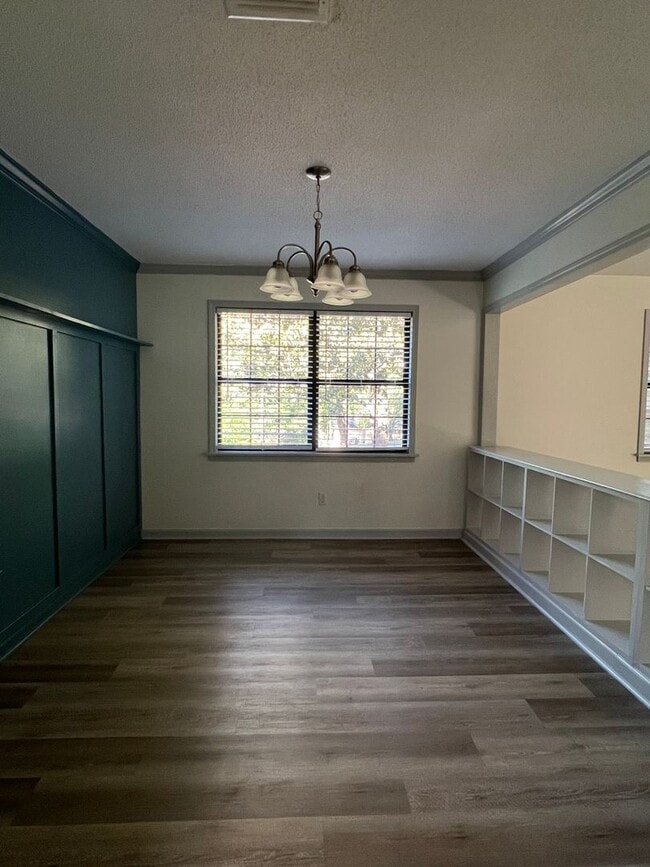 185 Hickory Tree Ln