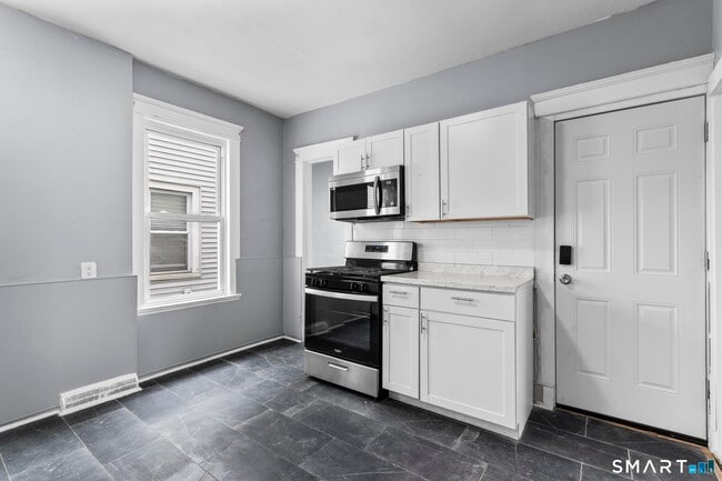 78 Shelton Ave Unit 2nd Flr