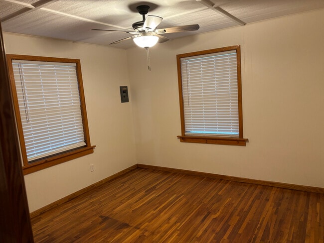 Photo - 9925 Muskrat Rd