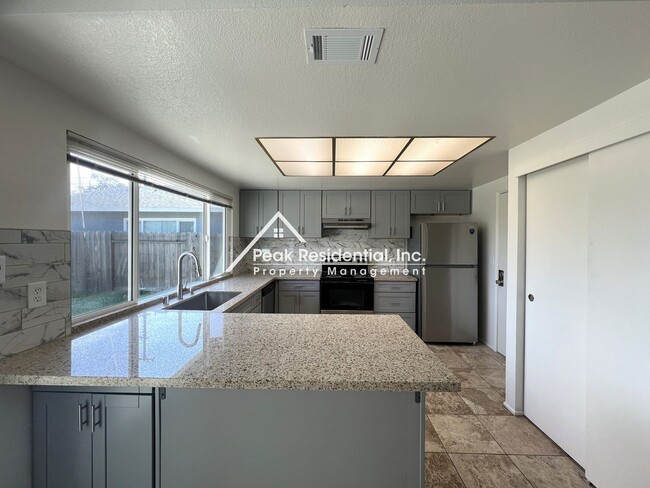 Photo - Spacious 4bd/2ba House with 2 Car Garage