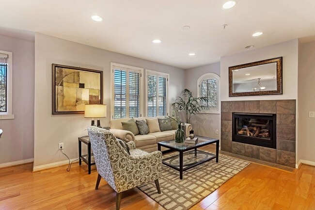 Photo - Gorgeous Spacious TownHome in Downtown Mou...