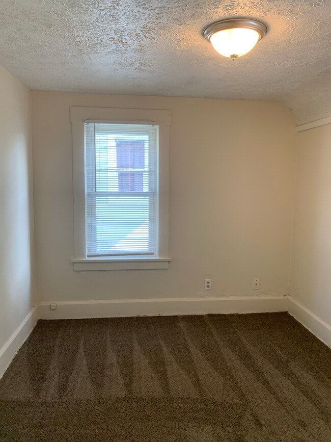 Photo - 2724 Daleford Ave NE