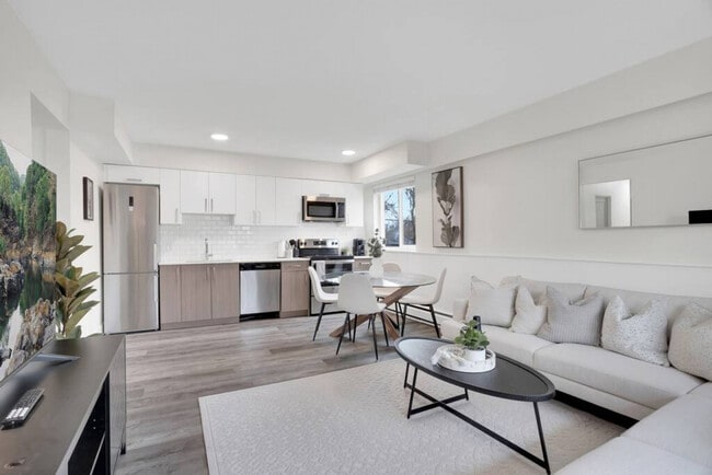 Building Photo - 2325 Glen Dr Unit ID1051789P