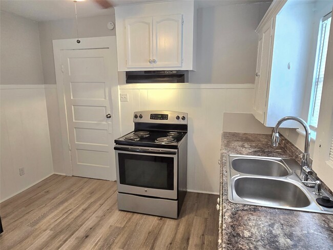 Photo - 2816 St Emanuel St