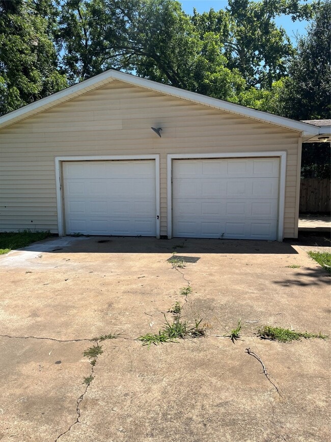 Photo - 205 N Elm St