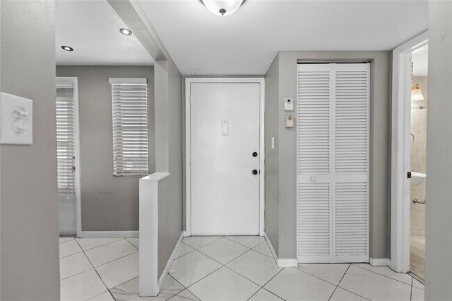 Photo - 1893 S Ocean Dr Unidad 802