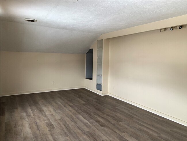 Photo - 7666 W RIDGE Rd