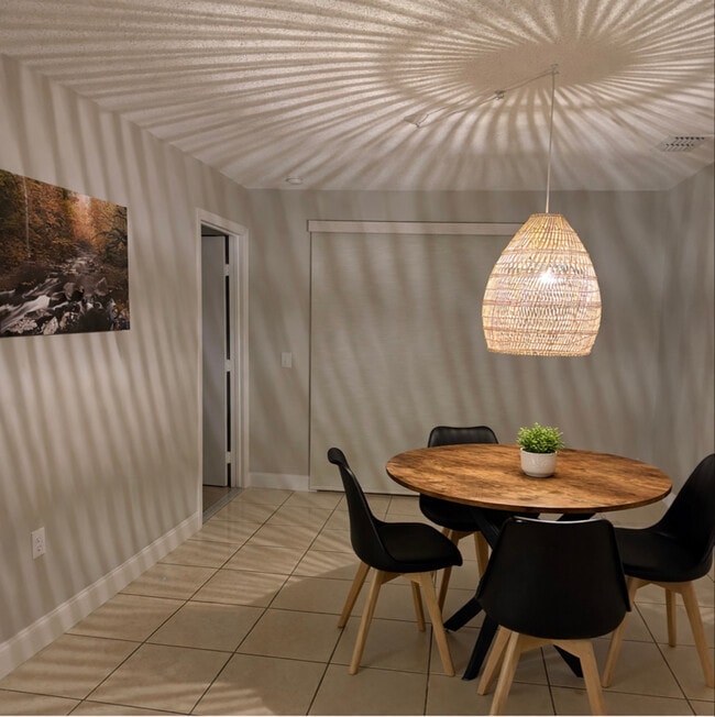 Photo - 9683 Hollyhill Dr