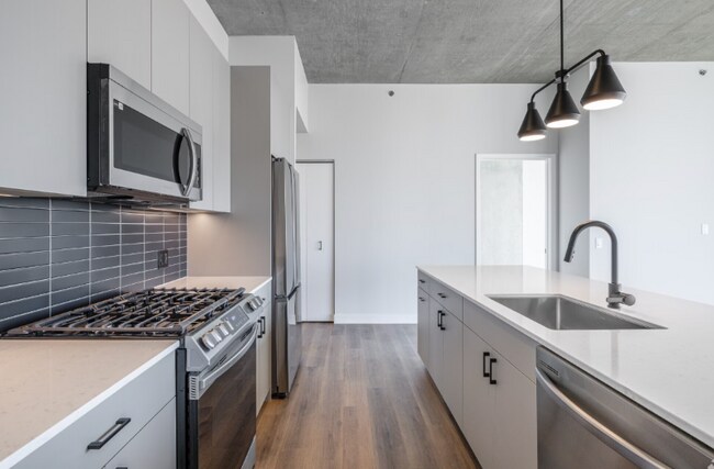 Photo - 1112 W Carroll Ave