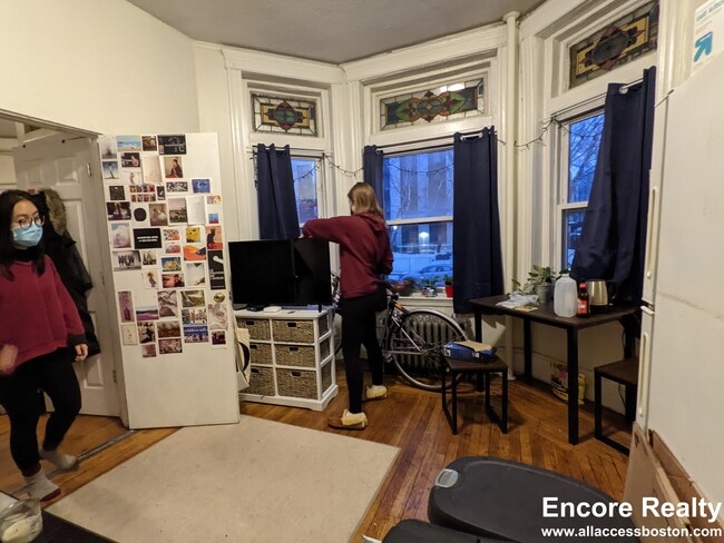 Photo - 204 Hemenway St Unit 1