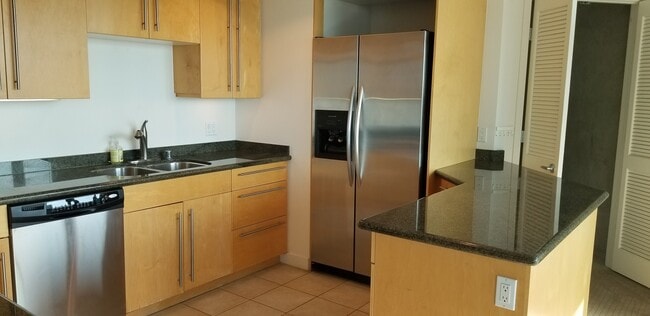 Photo - Large 2 bedroom downtown, Special!  And Great Views