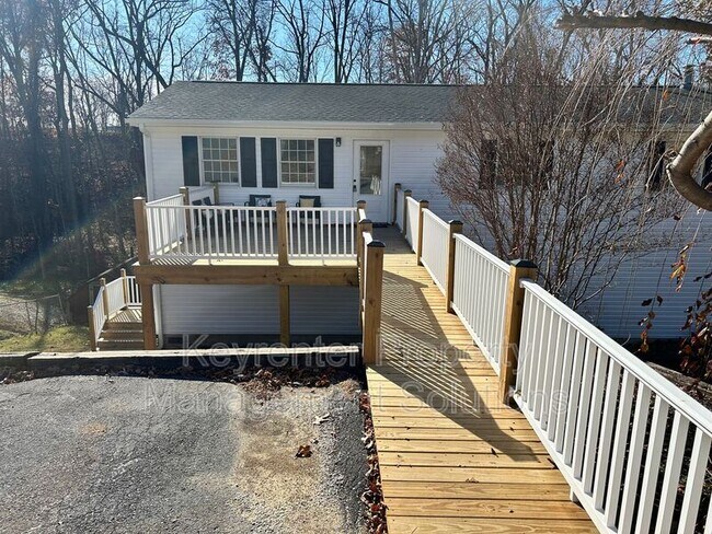 Photo - 17 White Oak Dr