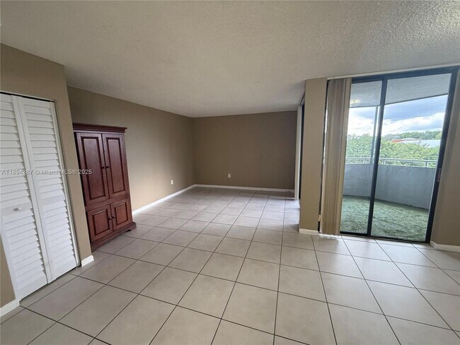 Photo - 8215 SW 152nd Ave Unidad G-405