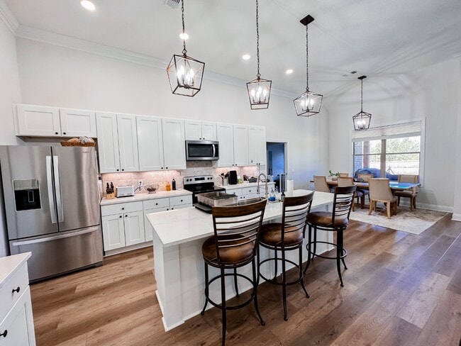 Photo - 569 Abbey Rd