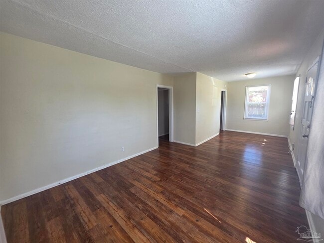 Photo - 203 SE Syrcle Dr