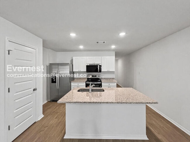 Photo - 480 Moonlight Cove