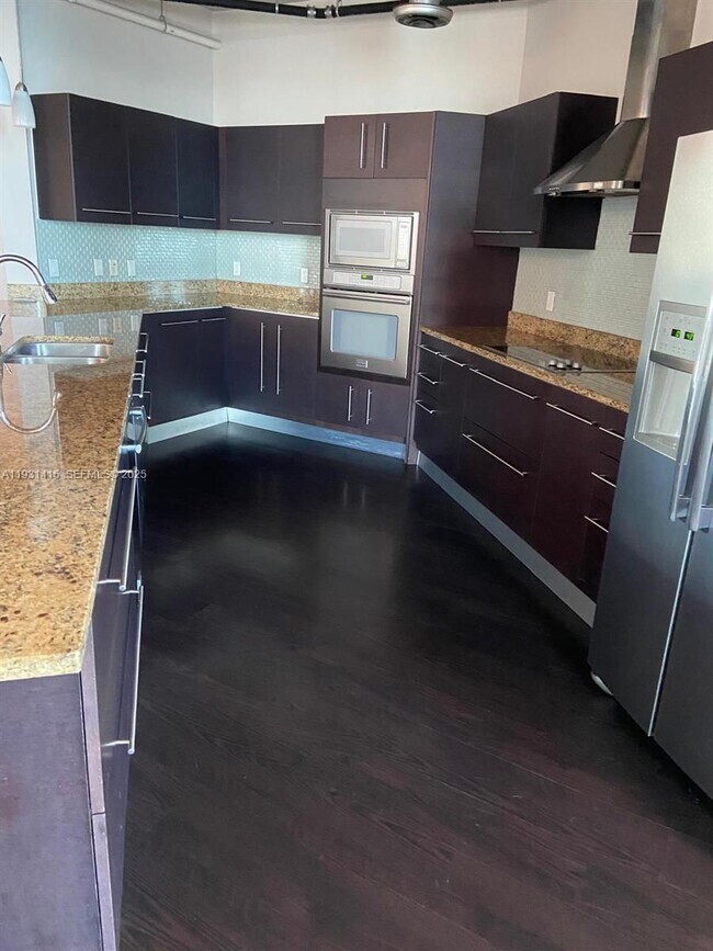 Photo - 700 NE 25th St Unidad 1504