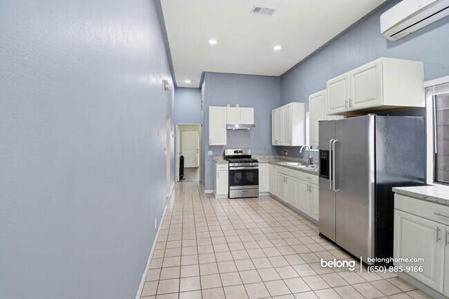 Photo - 3221 Helen St