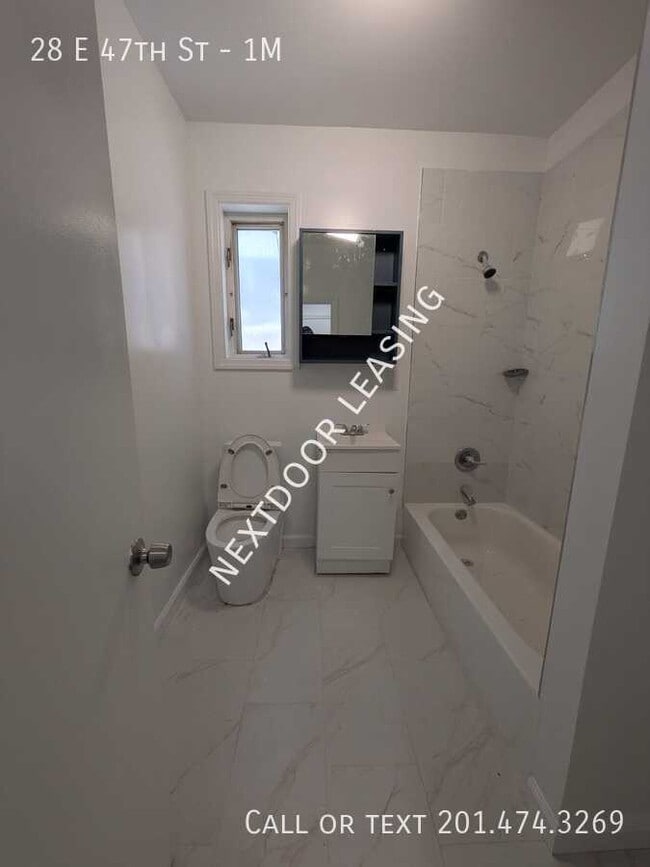 Photo - 28 E 47th St Unit 1M