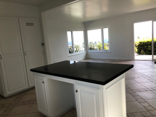 Photo - 667 W 37th St Unidad 667