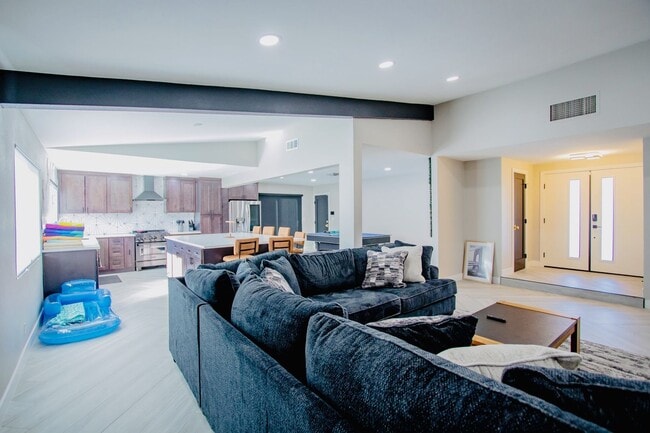 Photo - Modern 3 Bd, 2.5 Bth, Remodeled Open Floor plan Chef's Kitchen