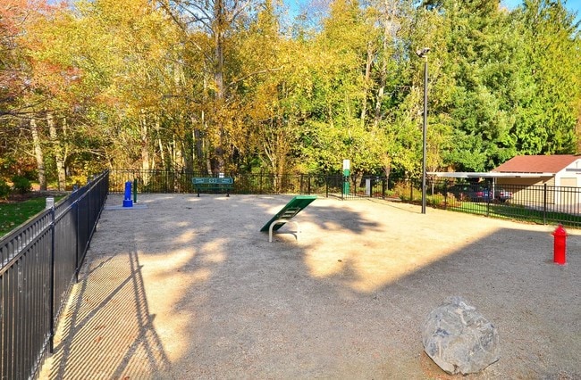 Bay Court at Harbour Pointe apartments — community photo