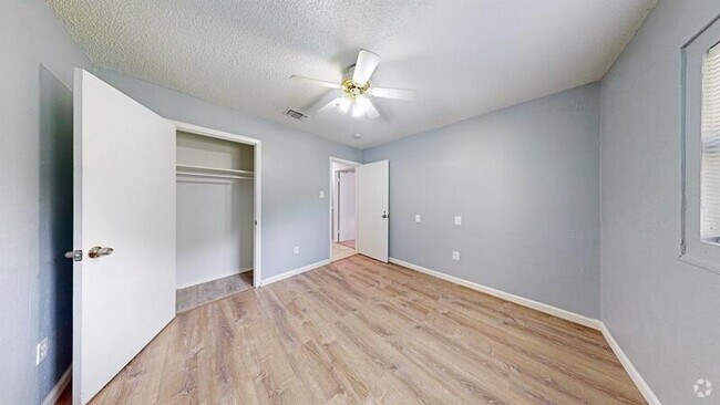 Building Photo - 5617 Hensley Dr Unit BEDROOM 1D - 774909 Rental