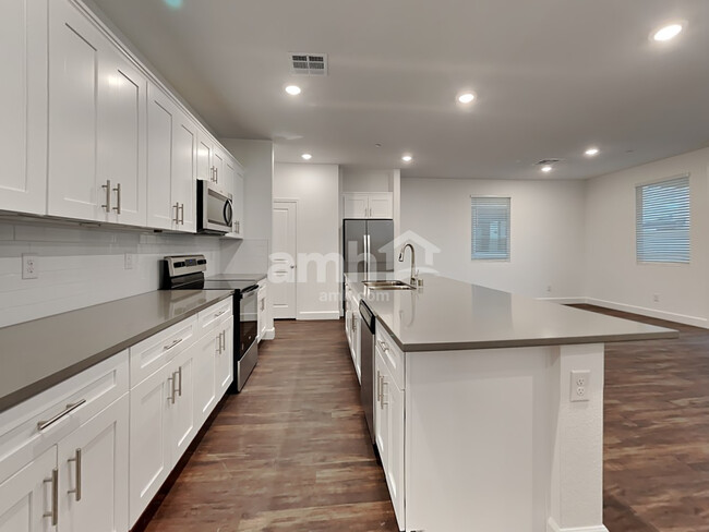 Photo - 132 Charmante Tulip Ln