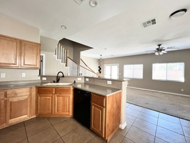 Photo - 102 S Pointe Way