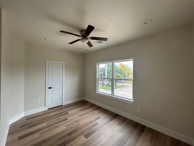 Photo - 5712 Harbrook Dr