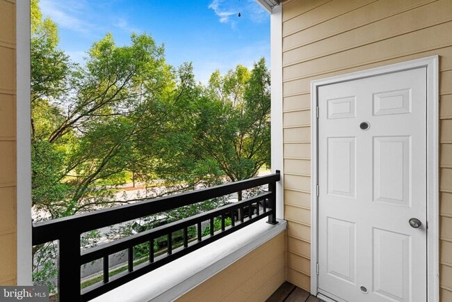 Photo - 701 Fallsgrove Dr Unit 207