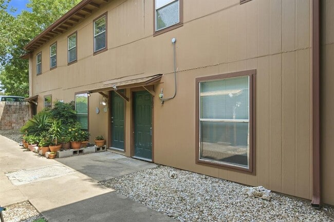 Photo - 2319 Greenfield Pkwy Unit 103